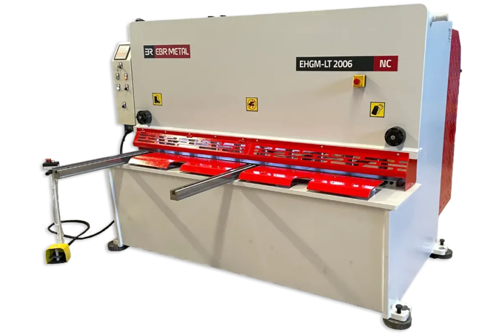 Front-right view of the EHGM-LT 2006 hydro-mechanical guillotine shear with front sheet-support arms