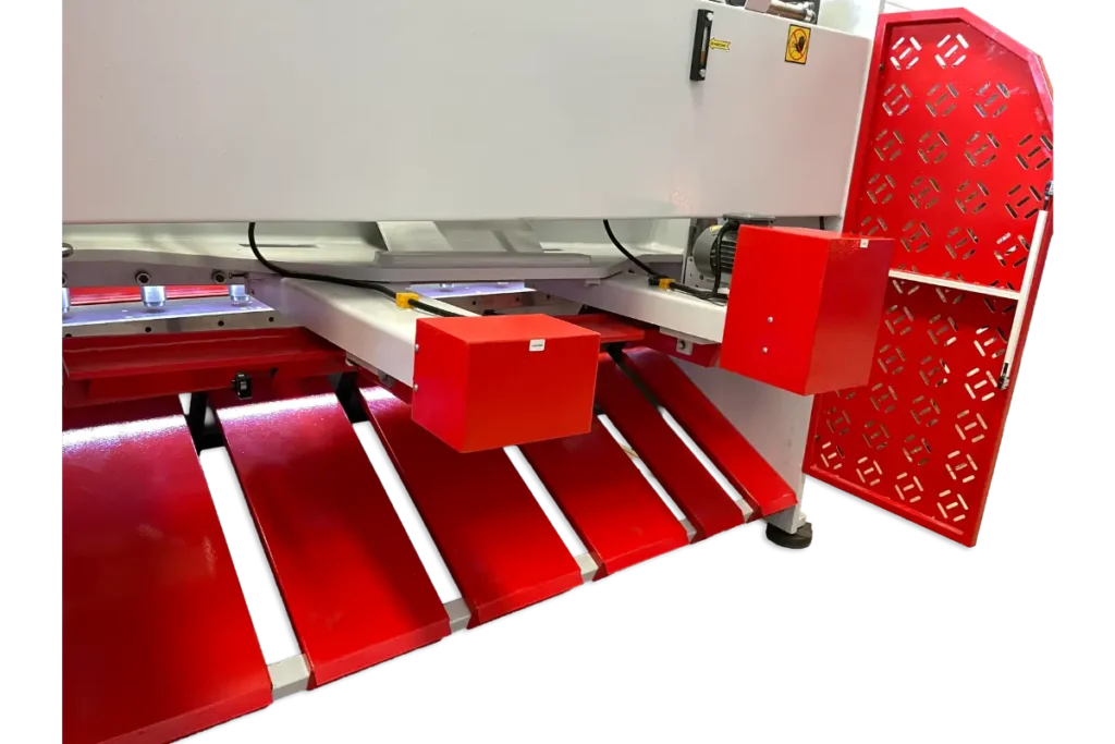 Close-up of the EHGM-LT 2006 rear sheet-support system with the rear guard open