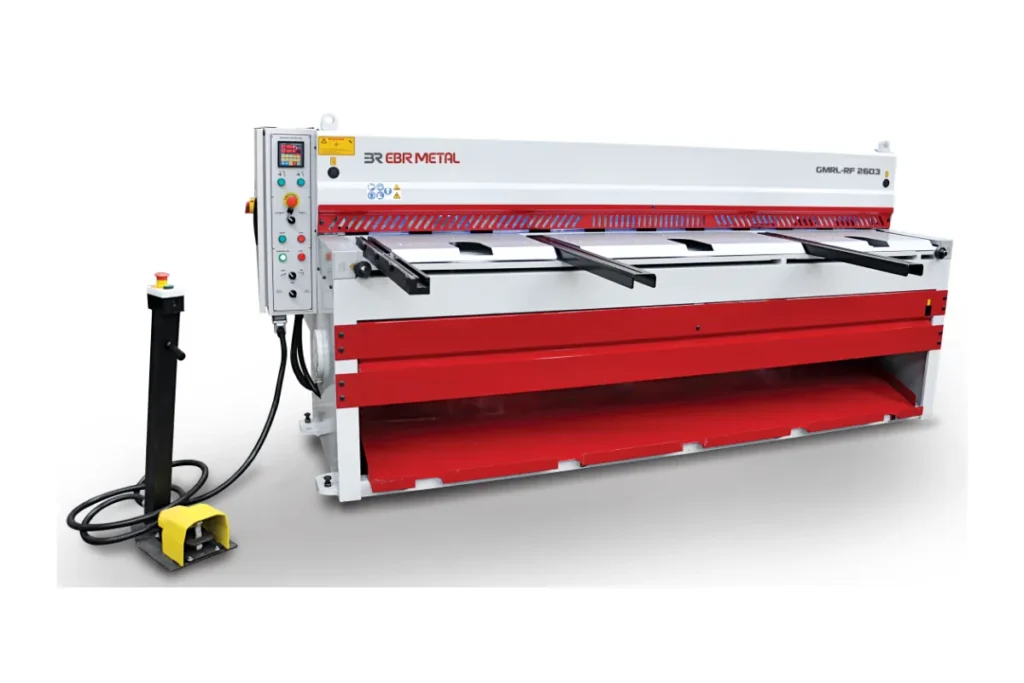 GMRL-RF 2603 motorised guillotine shear machine – front operational view