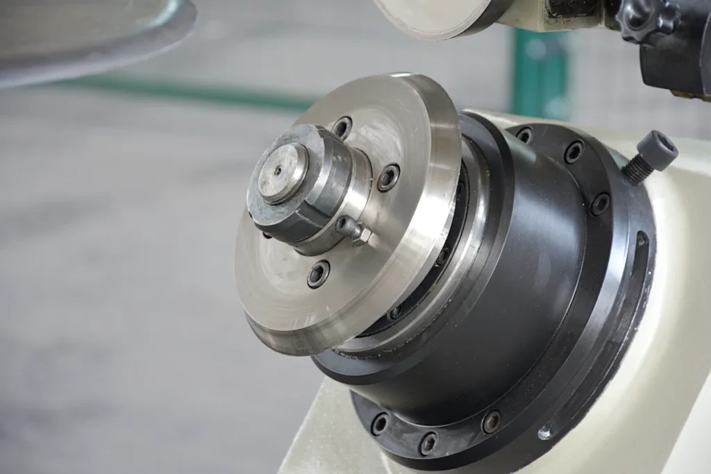 Hydraulic lifting shaft of the DHKM part carrier.
