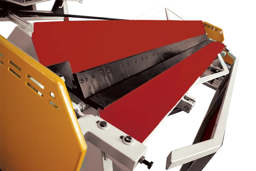 Segmented upper blades on a CHM hydraulic folding machine