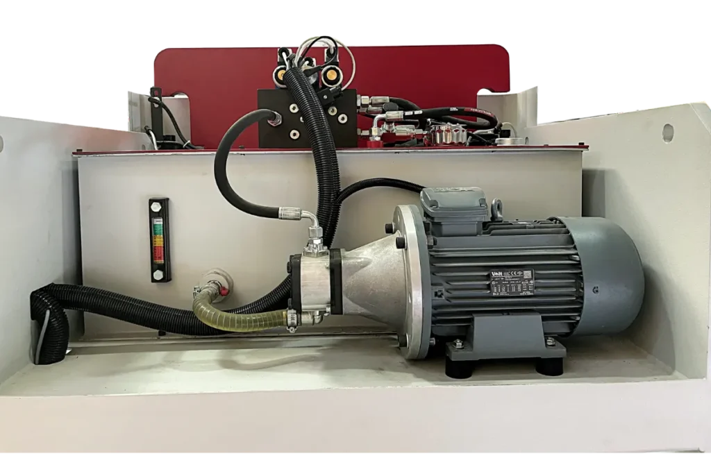 Compact hydraulic unit inside an EDBM NC press brake