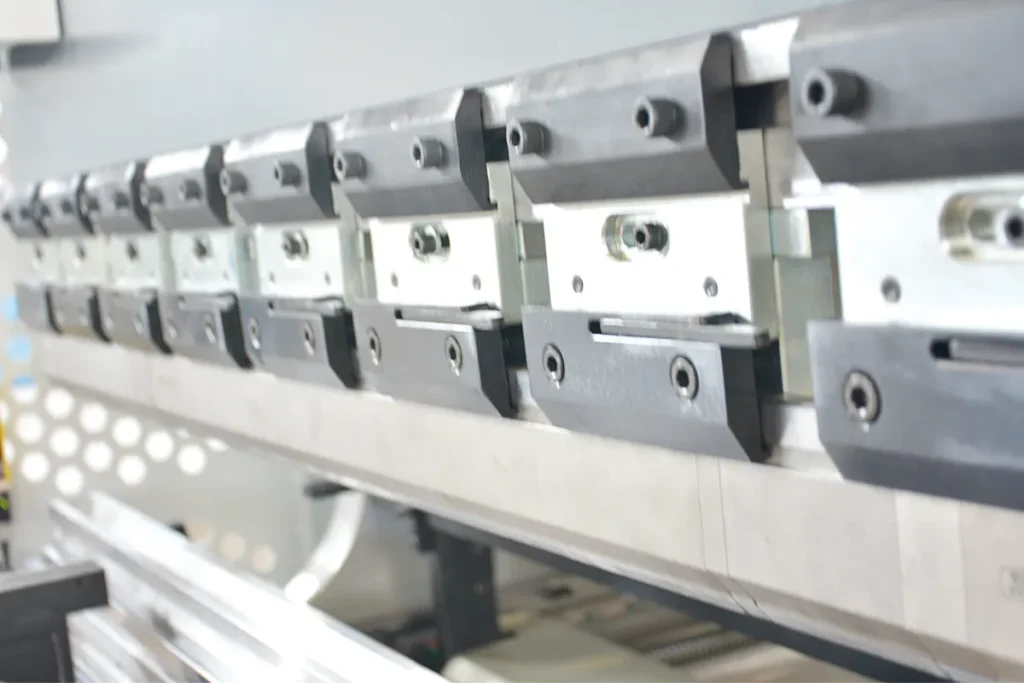 Promecam-type quick-release upper die clamping on an EDBM press brake