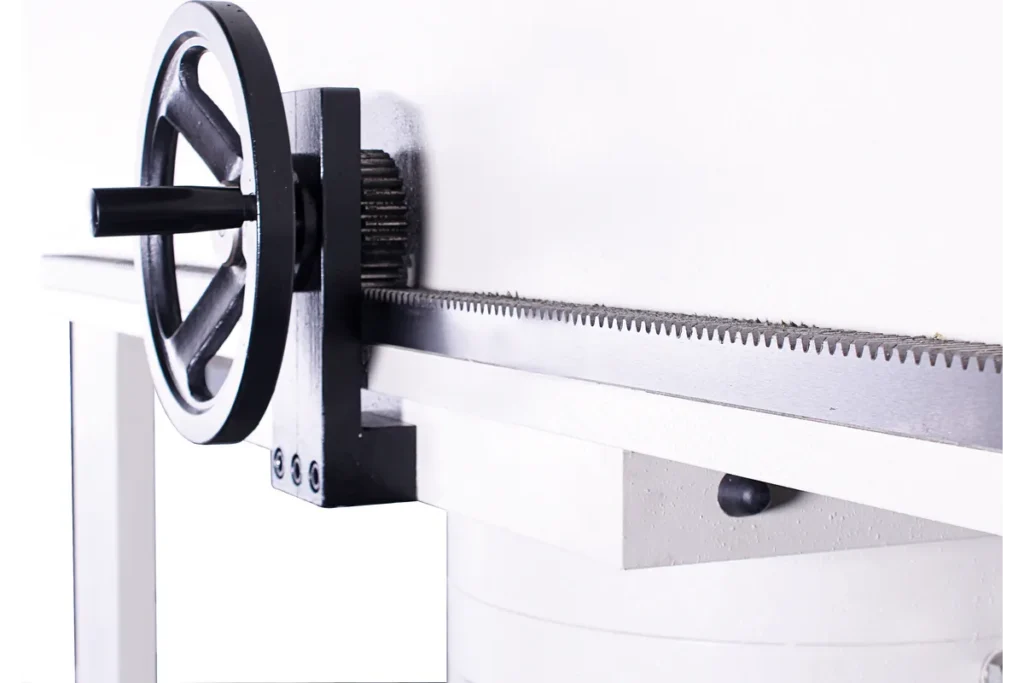 Handwheel and rack for moving the cylinder on an HPR-K press.