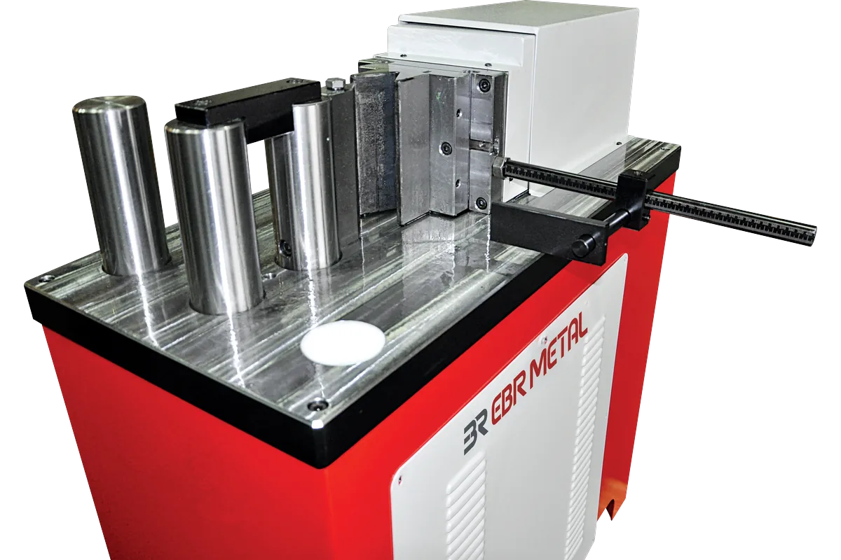 Bending tooling on the table of an HPZ horizontal press.