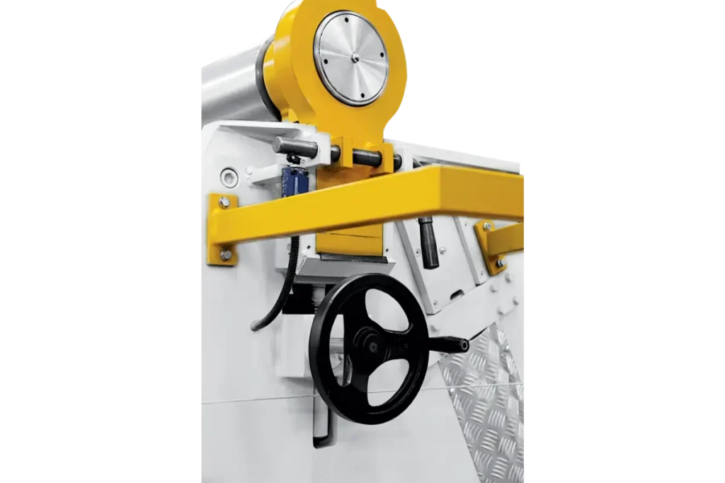 Fine-adjustment handwheel beside the roll assembly on an MRMH machine