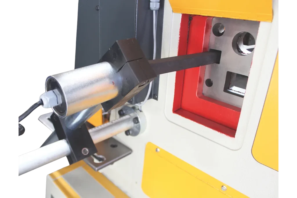 Back gauge with adjustable stop on the HSW.