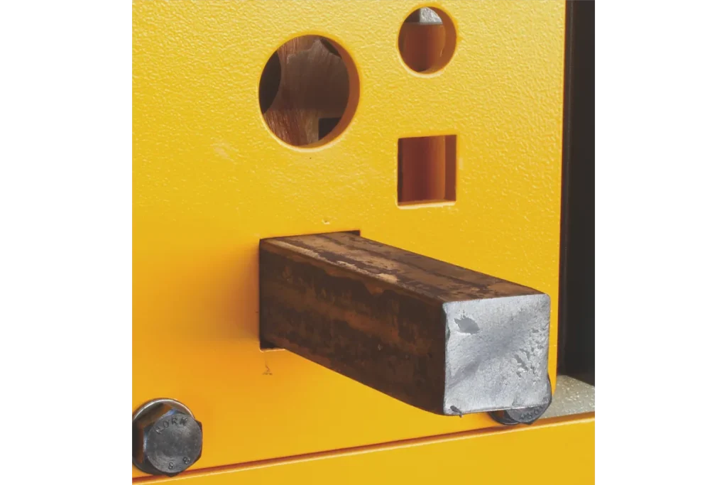 Square solid bar in the section shear of the HSW.