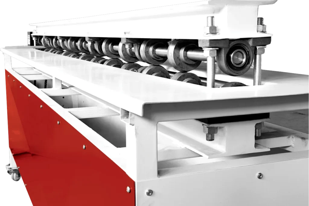 Top and bottom bead rolls of the LPM duct beading machine.